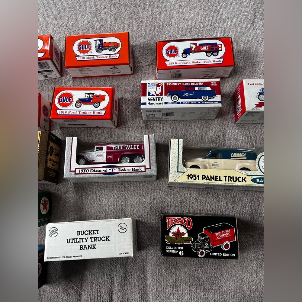 Vintage Die-Cast Truck Bank Collection – Texaco, Gulf, Ertl, Ford, Chevy – Lot o - Picture 4 of 6